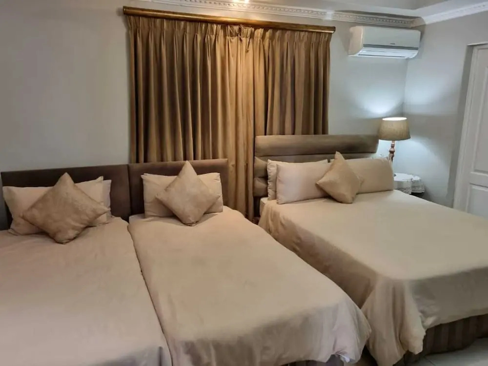 Savoy Lodge - Nice Budget Triple Room 2