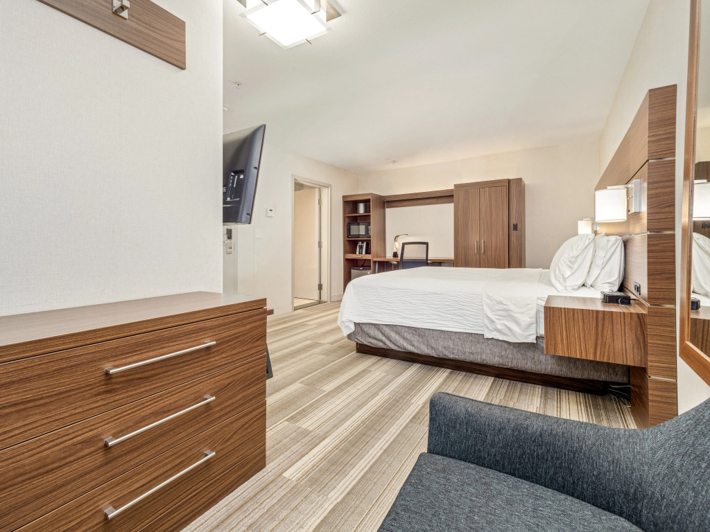 Holiday Inn Express & Suites Medicine Hat by IHG