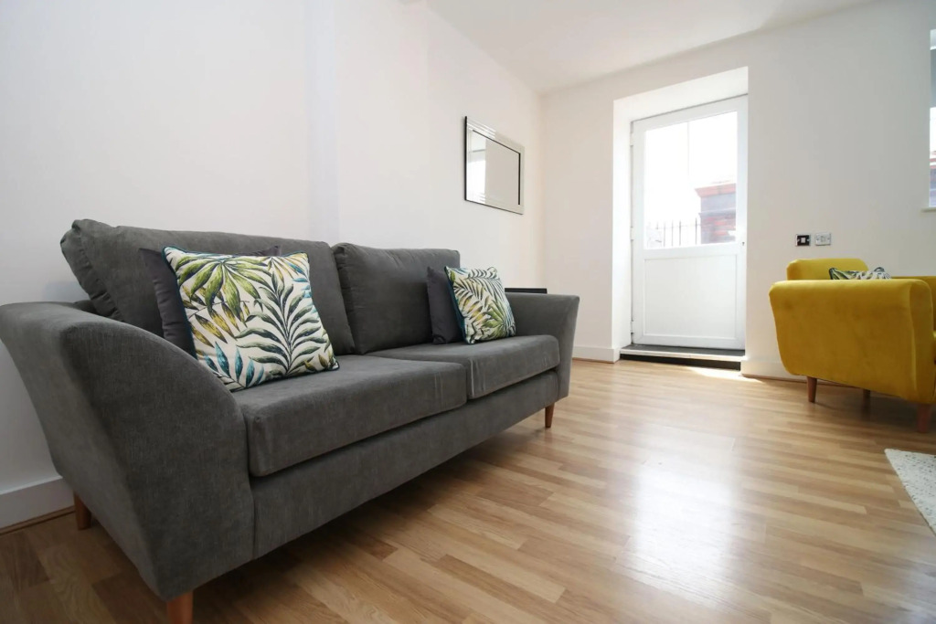 St Thomas Loft Views, SA1, by Stay South Wales - Sleeps 4 - Free WiFi & Parking