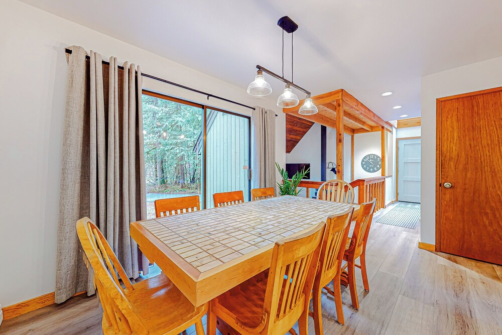 Forested 4 BR w/ Games, Fire Pit & Wood Stove