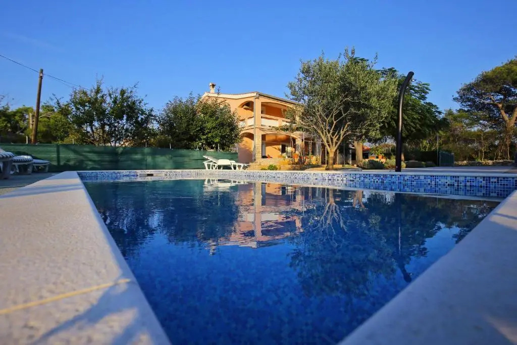 Apartments Nikaia