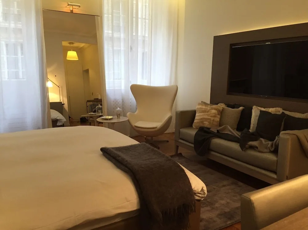 Cirque Deluxe Studio Apartment