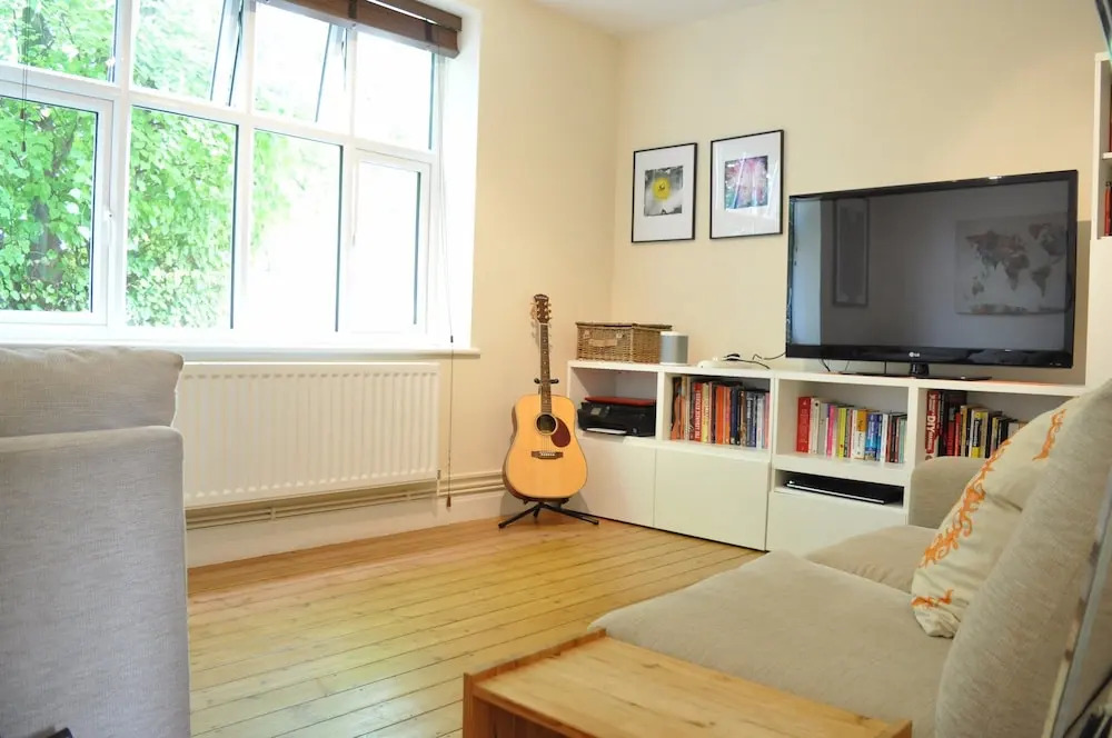 Bright 1 Bedroom Flat in North London