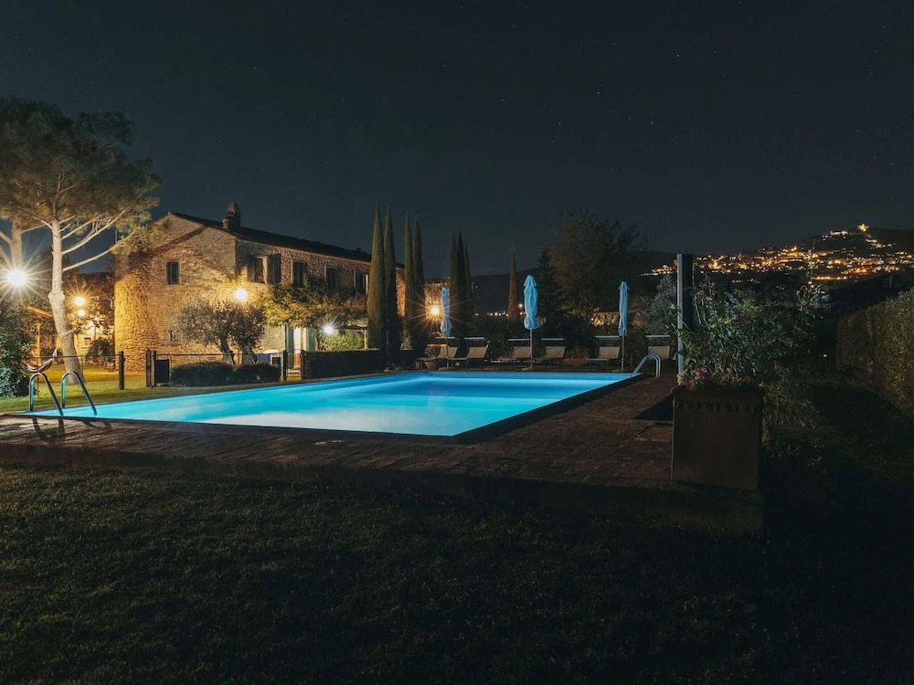 Rustic Farmhouse in Cortona With Swimming Pool