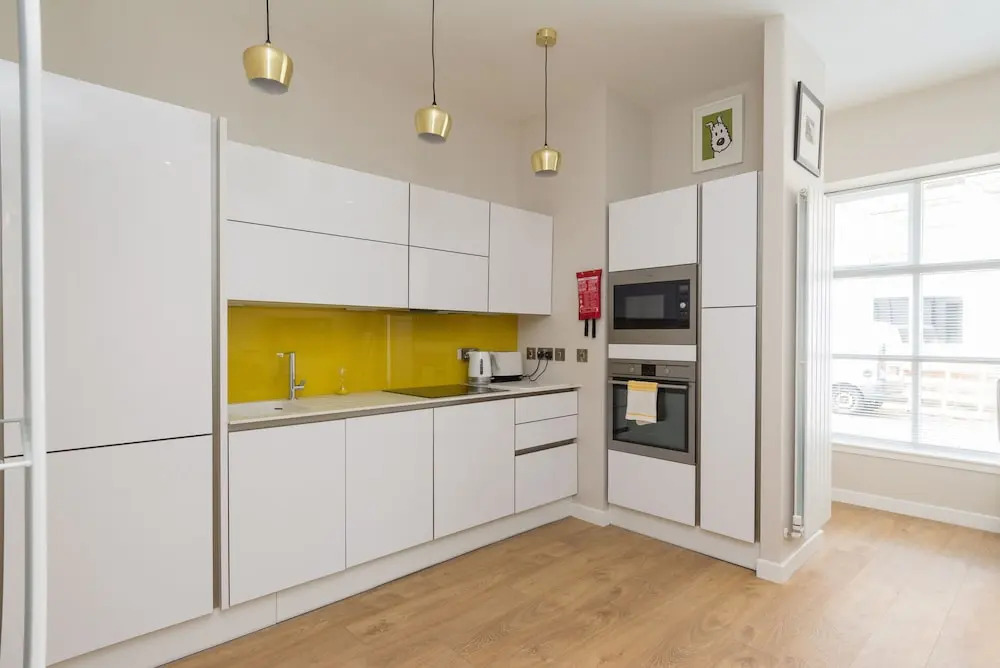 402 Dean Park Mews Apartment