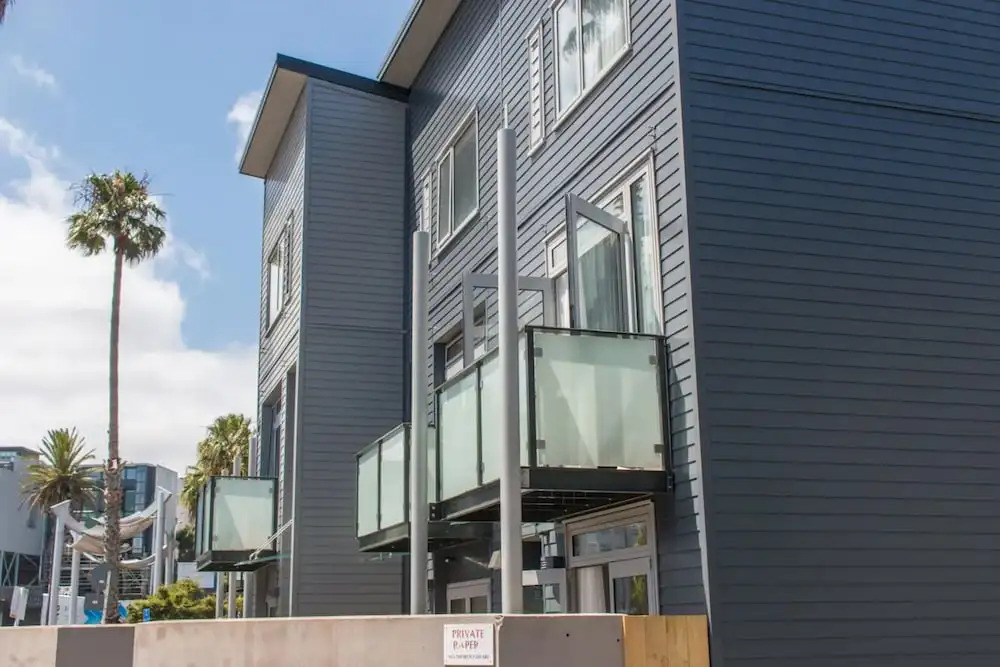 Gorgeous 3 Bedroom Townhouse with Car Park