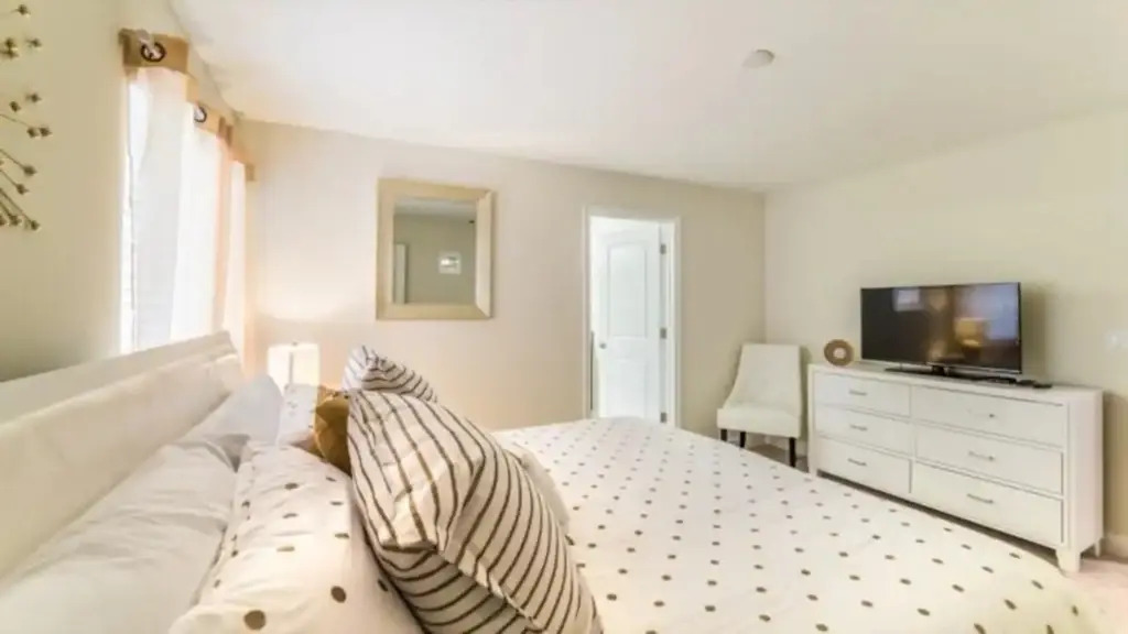 5 Bedrooms 4 Bathrooms Storey Lake 3101 Pp