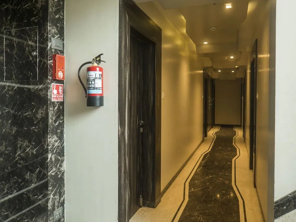 Capital O 661 Hotel Regal Inn