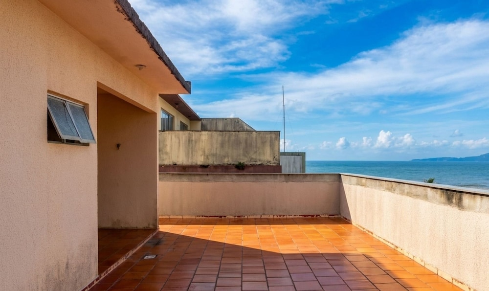 Apt w/ Suite 30 m From the sea in Itapema Cae0103