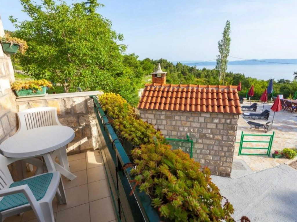 Villa in Tučepi with Pool near Seabeach