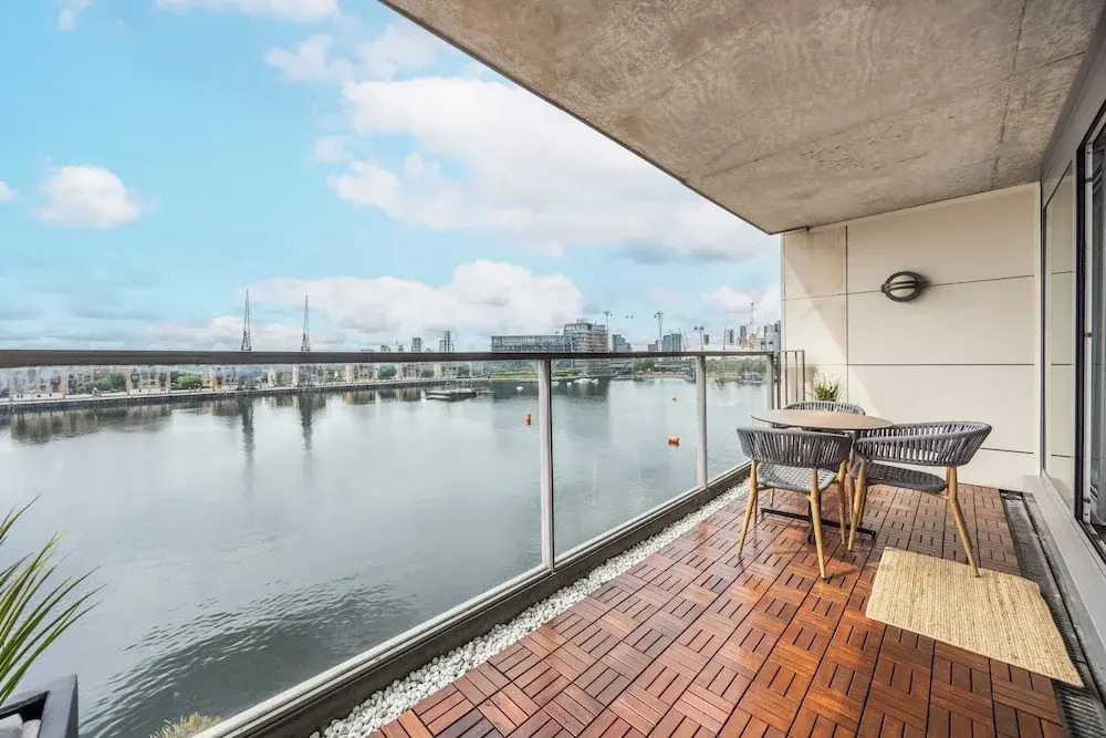 Koks Mews 2 Bed 2 Bath Apartment - ExCeL