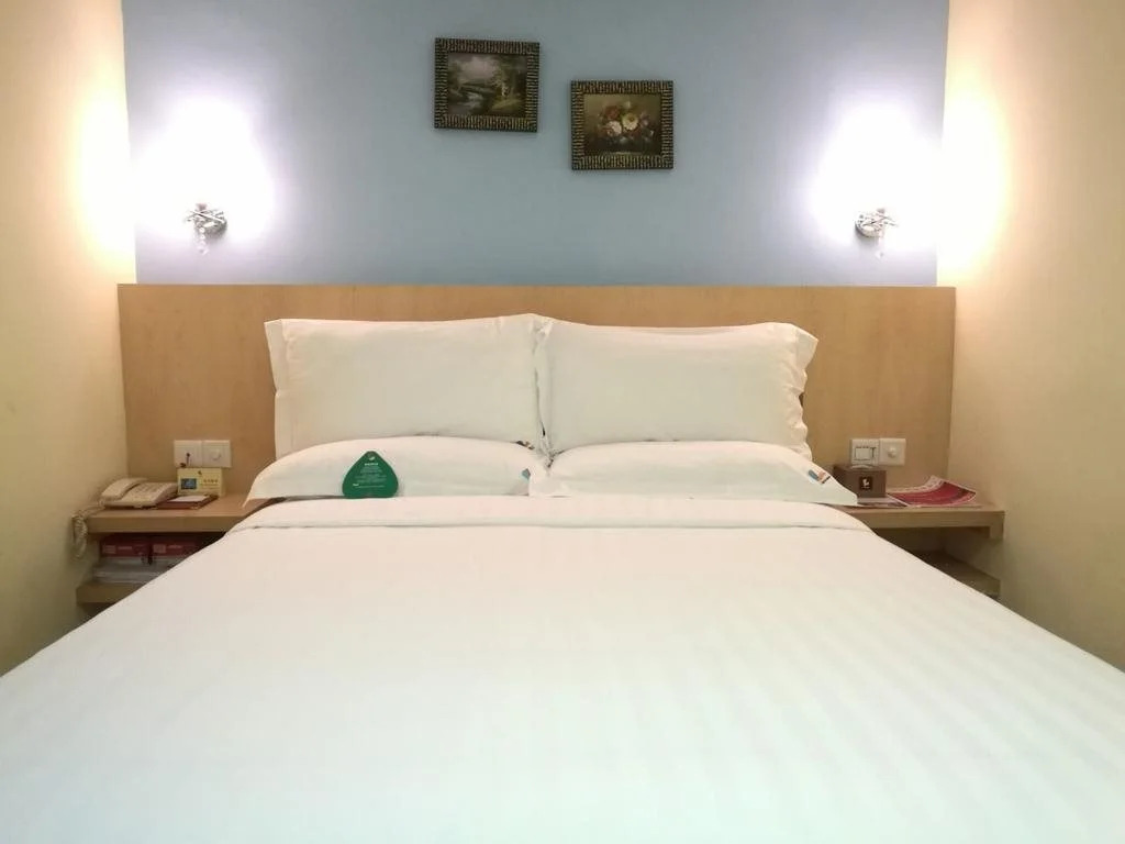 L Hotels (Lianhua Branch)