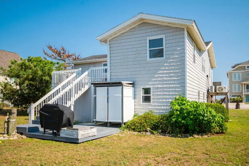Sawyers Shore Shack by Oak Island Accommodations