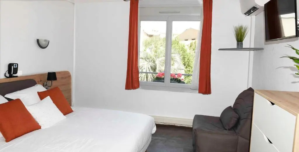 Azur Hotel