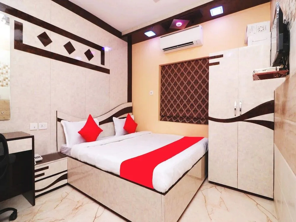 Goroomgo Sanjoy Guest House Ruby Tagore Park Kolkata