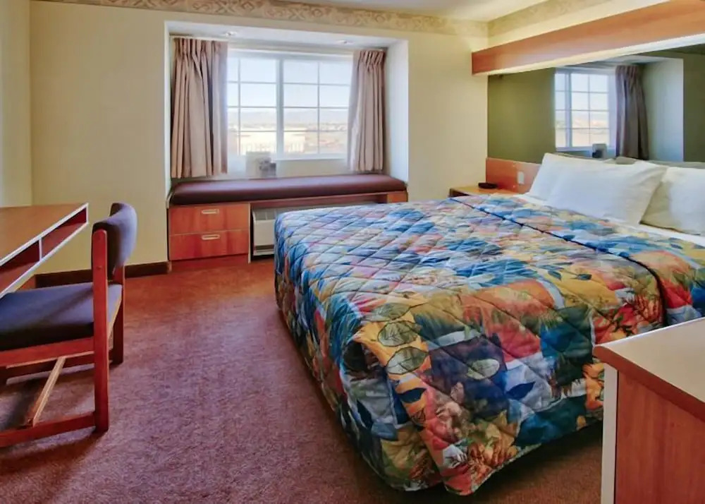 Western Skies Inn & Suites