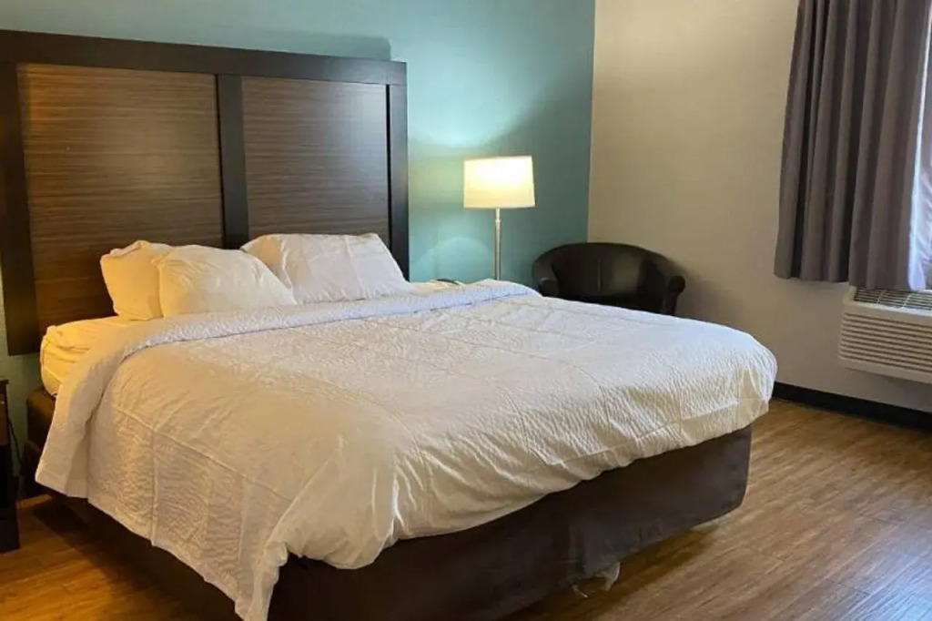 Motel 6 Lancaster
