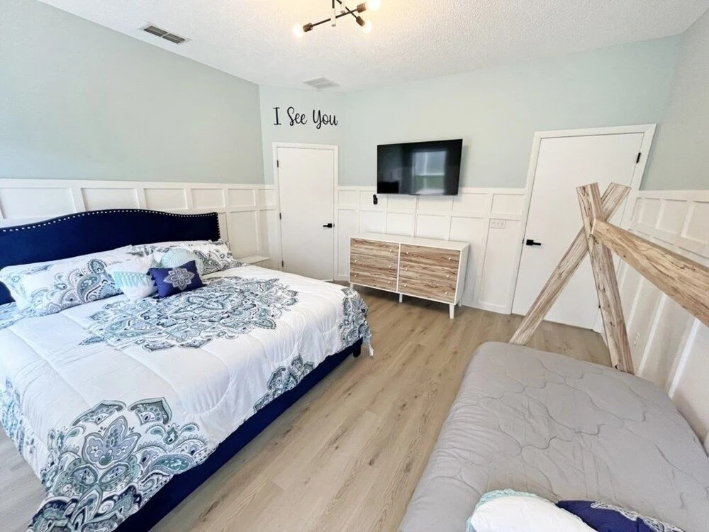 Spacious 6-bedroom Home in Hampton Lakes Perfect for Family Getaways!