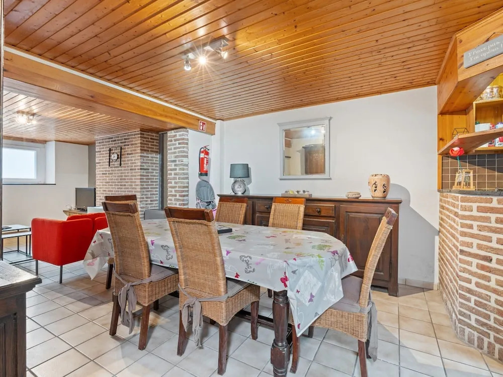 Spacious Seafront Apartment