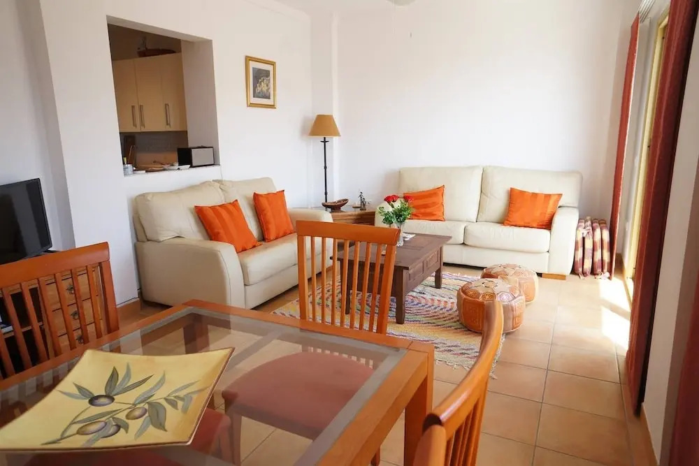 La Alcazaba - 3 bed apt With Communal Pool