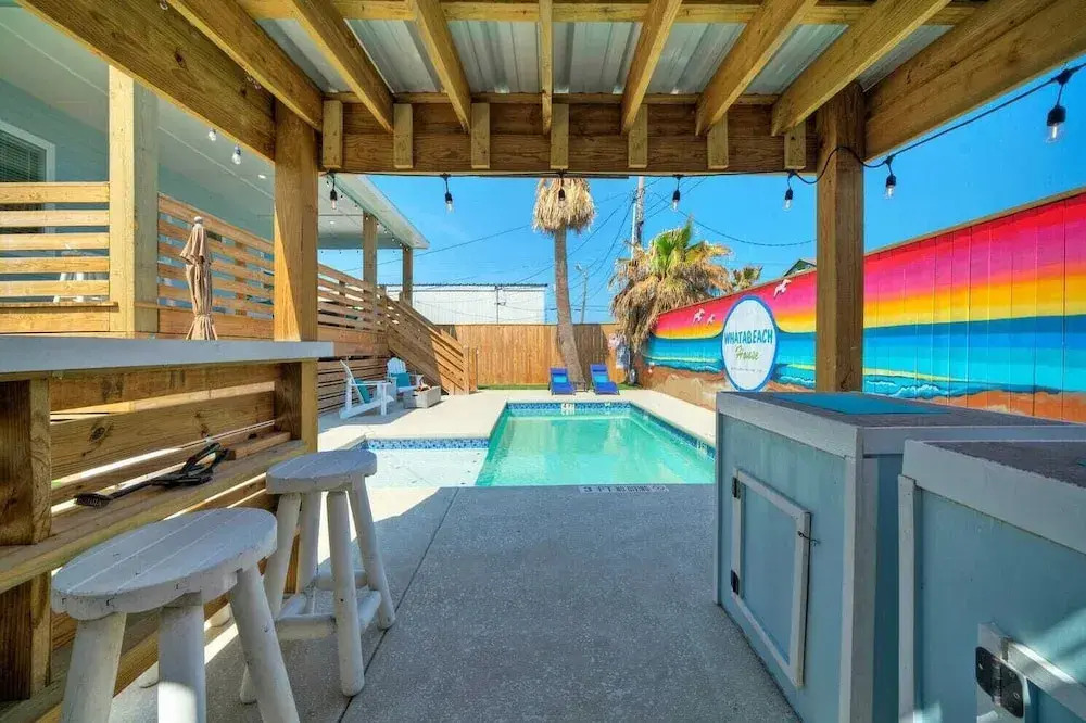 Sleeps 22! 2 Homes Priv Pool, Putting Green, Bar, Deck, Prime Port A Location