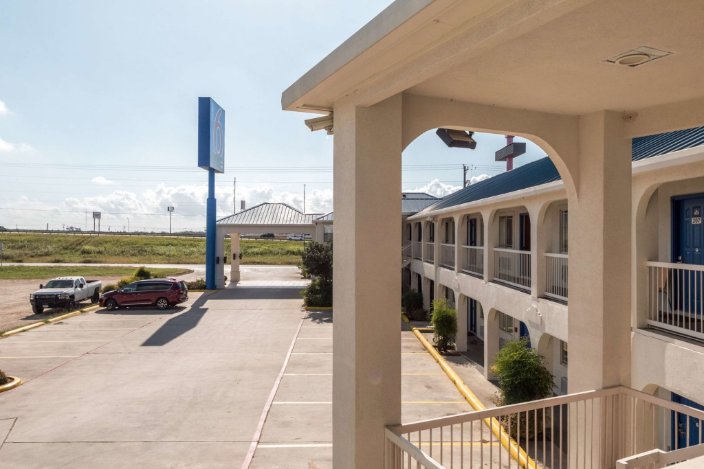 Motel 6 Seguin TX