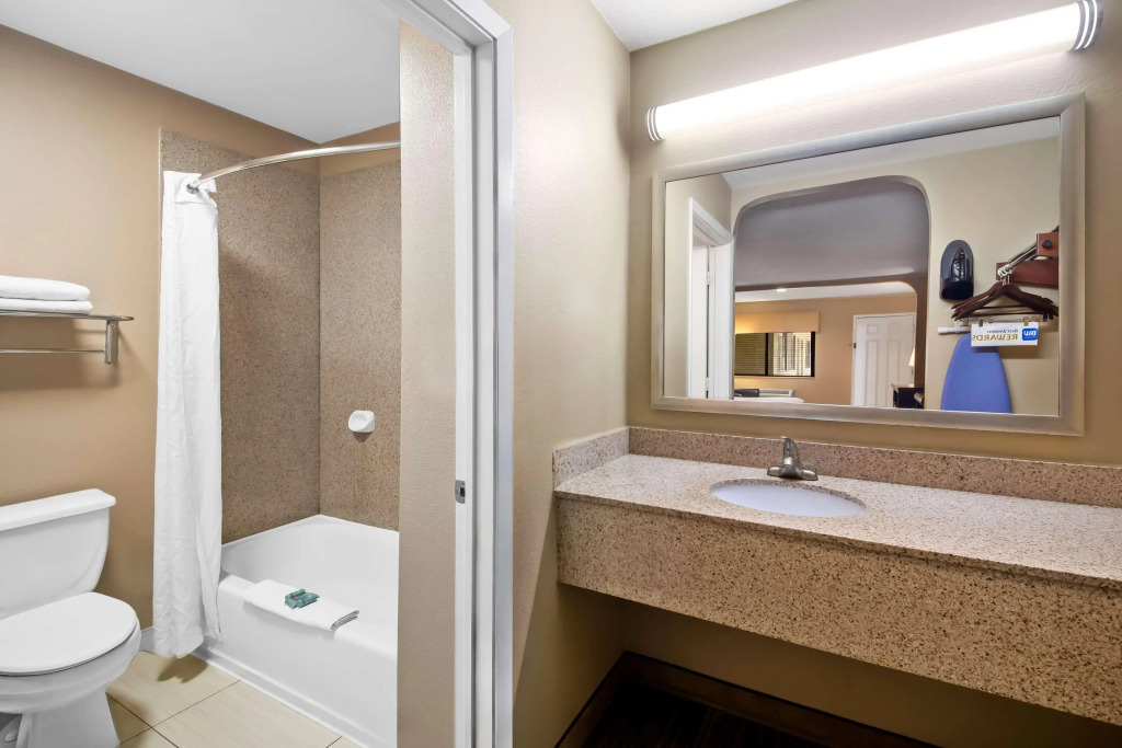 Best Western Cedar Inn