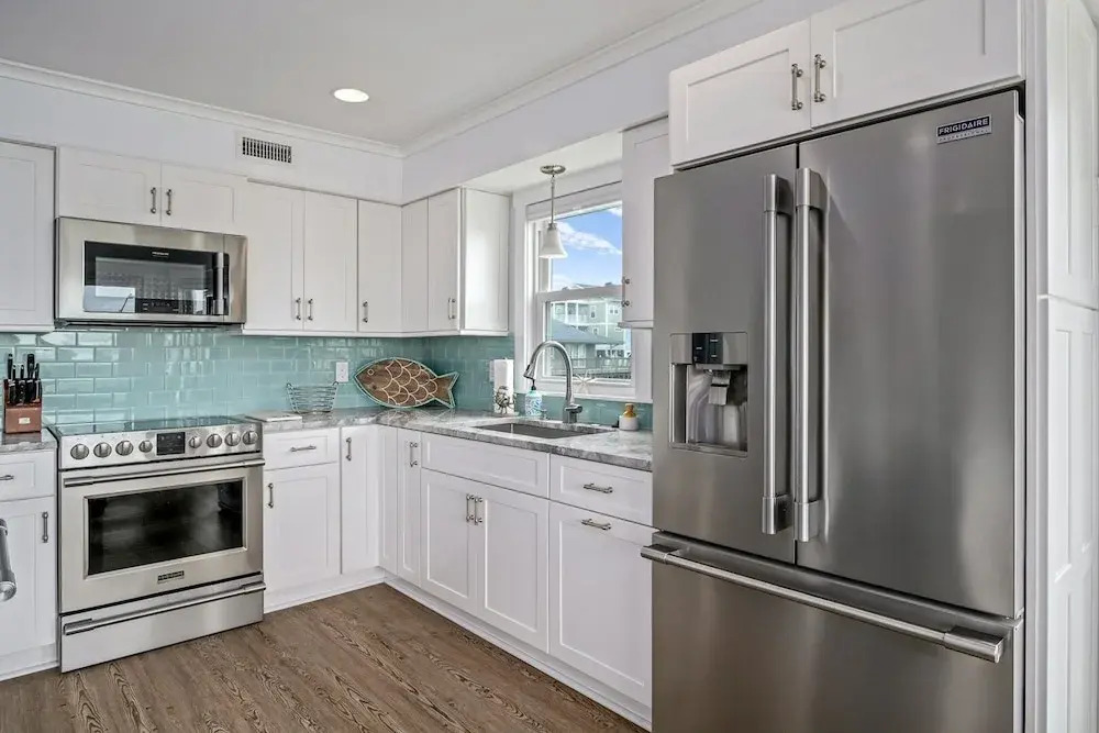 Bozeman Beach 4 Bedroom Home by Redawning