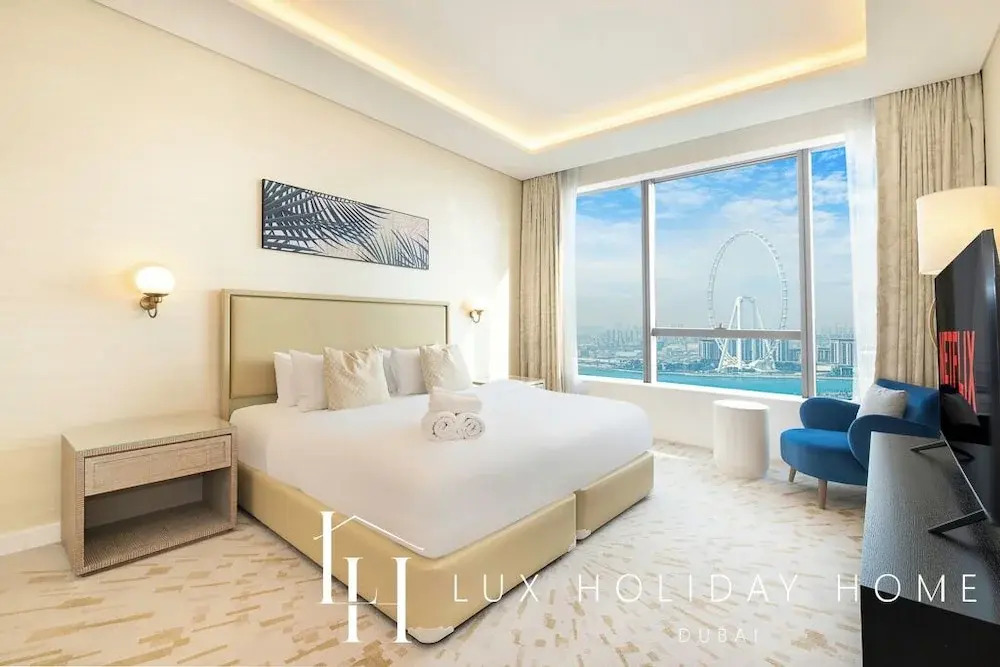 LUX Iconic Views at Palm Tower Suite 1