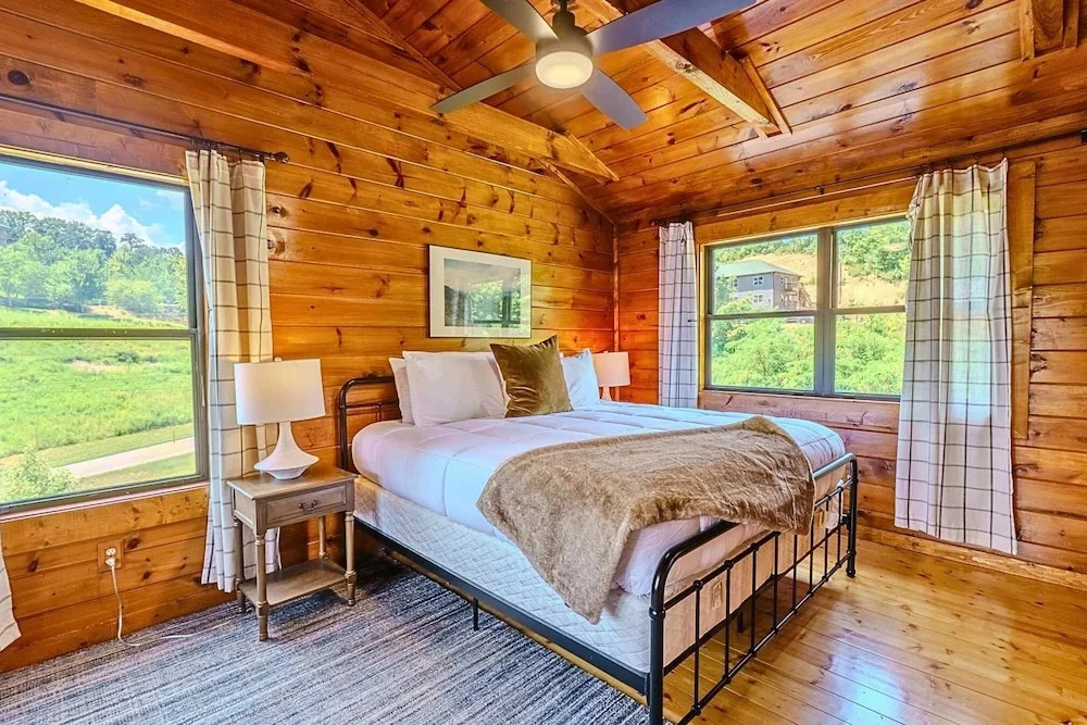 NEW Lux 4 BR Pigeon Forge Dollywood Hot Tub