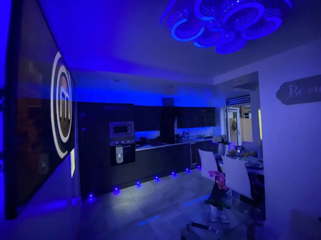 NEW…THE HOTTUB HOUSE BLACKPOOL PLEASURE BEACH