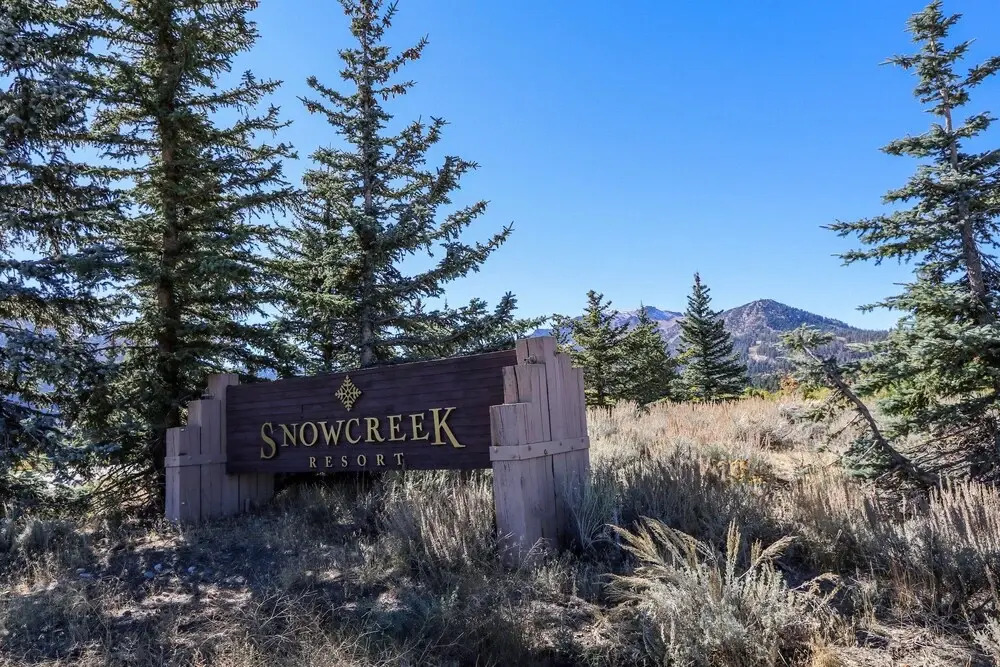 Snowcreek V 840 Spacious with Mountain Views, Gas Grill, Washer Dryer and More by RedAwning