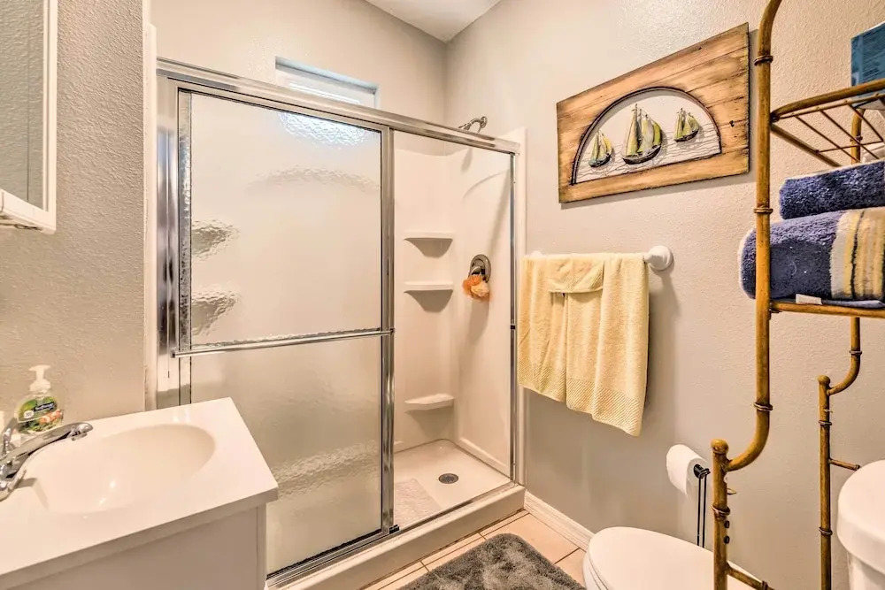 2 Mi to Beach: Canal-front Home in Hudson!