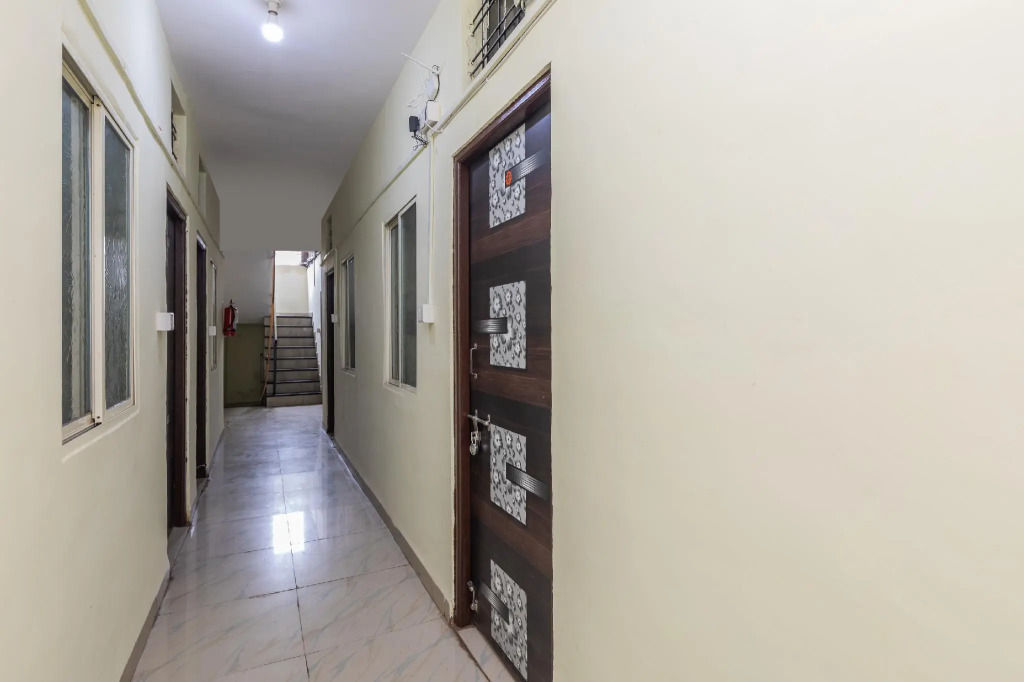 OYO 44037 Shree Palace