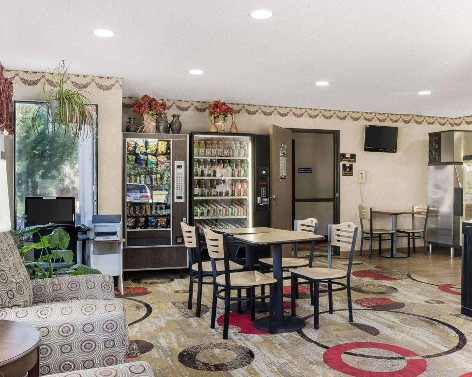 Econo Lodge Grand Forks near University