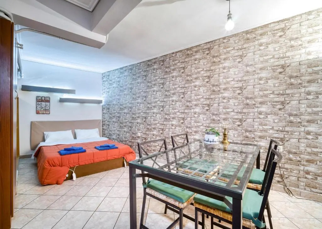 Spacious & Stylish Athens Apartment - Walk To Metro