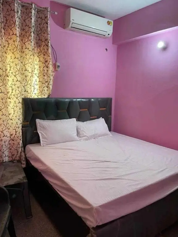 Spot On 88657 Hotel Dazi Star