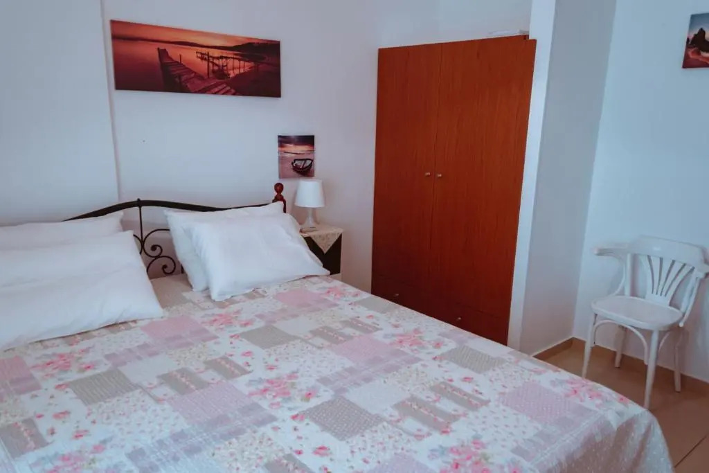Sun Βy Τhe Sea 100m from the beach
