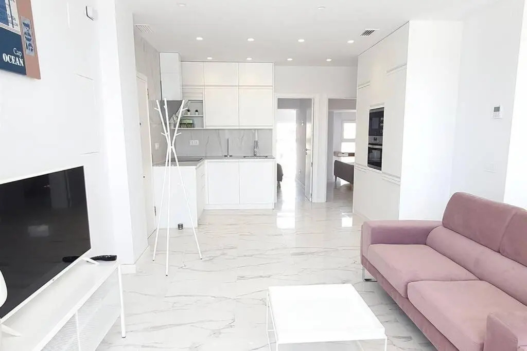 SKOL 645. Exclusive Three Bedrooms Apartment with Sea Views