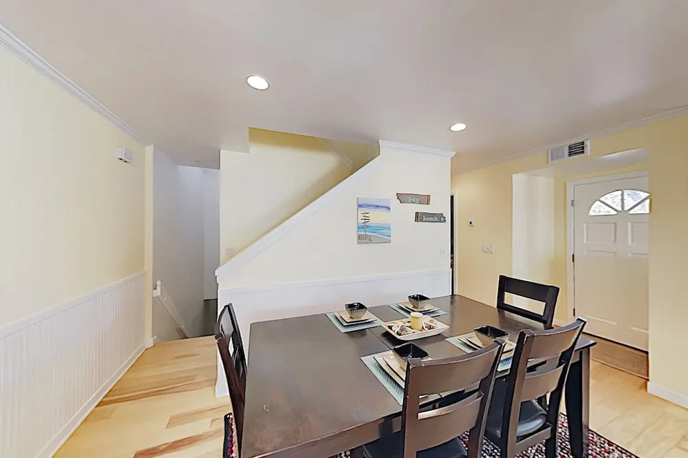 Mission Beach : Private Garage, Surfboards 3 Bedroom Home