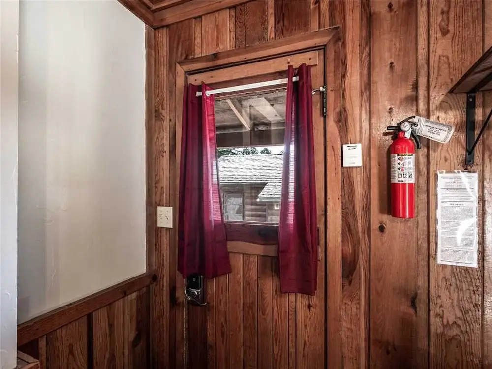 Apache Village Cabinette 11, Queen Bed, Midtown, Sleeps 2