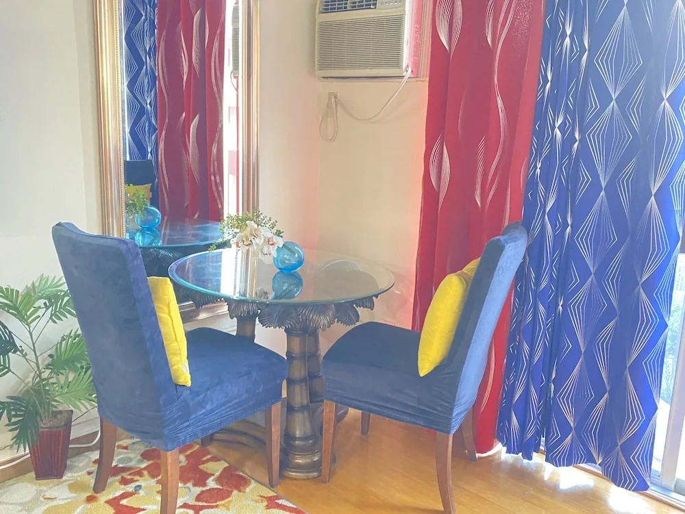 OCEAN VIEW 2 BEDROOM DOWNTOWN CONDO 2 Condo by RedAwning