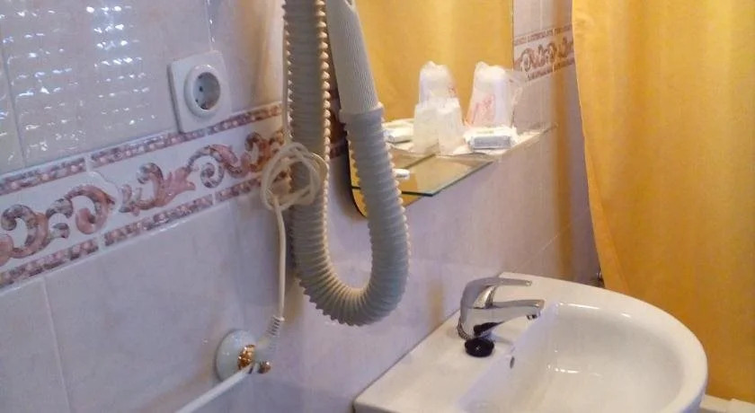 El Faisan C&R Hotel