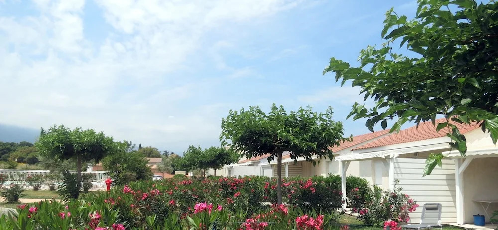 Mini 3 Mediterranean Style Villa, 100 m From the Sea, Heated Pool