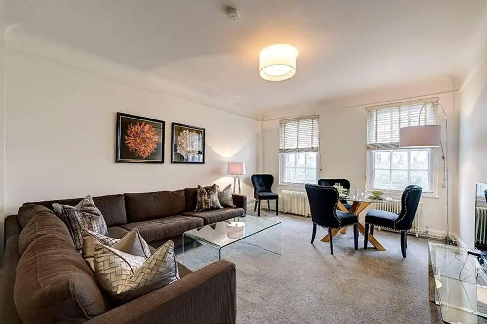 Two Bed Flat in Fashionable Chelsea