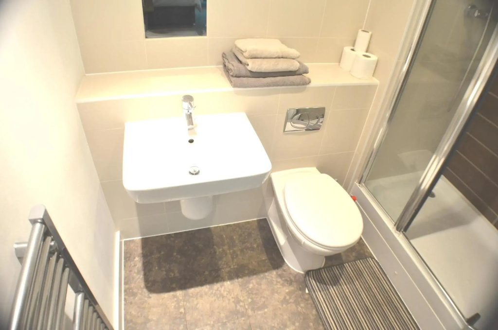 Brentwood Town Retreat - Large 2 bedroom apartment