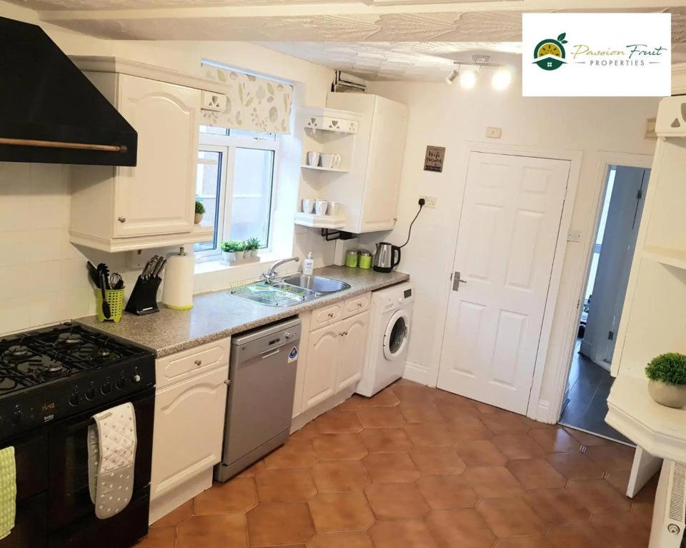 Classy 3-Bedroom MAC House with Garden - Pool Table - Netflix