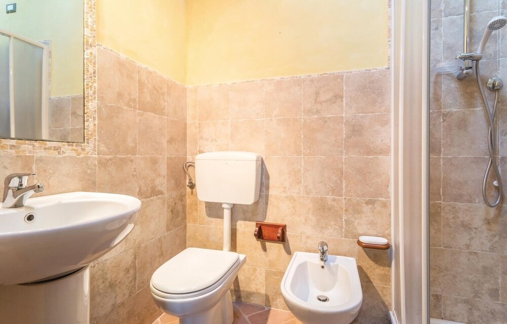 Beautiful Apartment in Castiglione D.lago PG With 2 Bedrooms, Wifi and Outdoor Swimming Pool