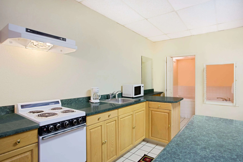 Bristol Parkway inn