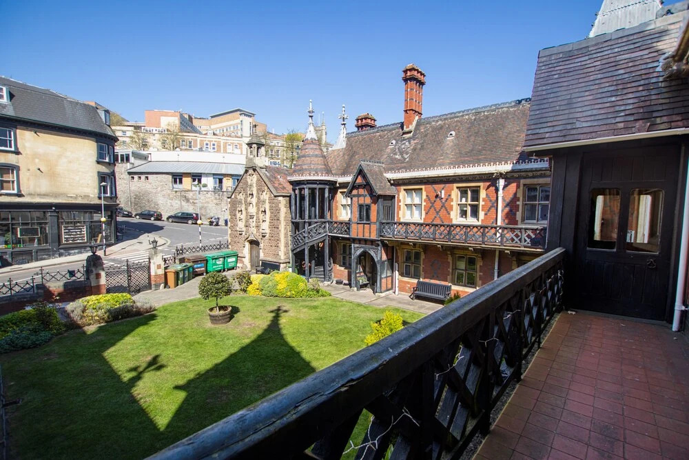 Centrally-located Flat in Stunning Period Building